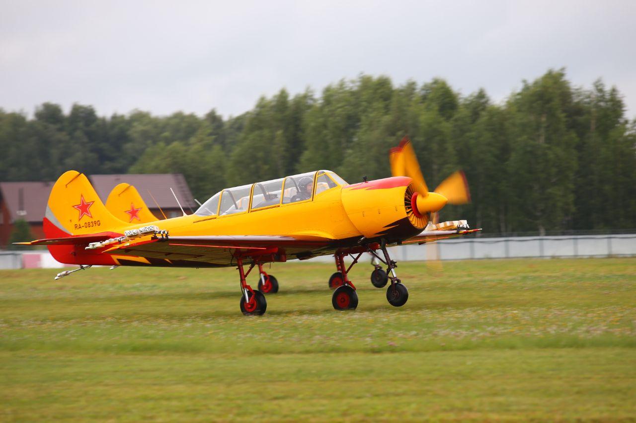 Фото В Новосибирске завершилось грандиозное авиашоу: завораживающие кадры самолётов и вертолётов в небе 16